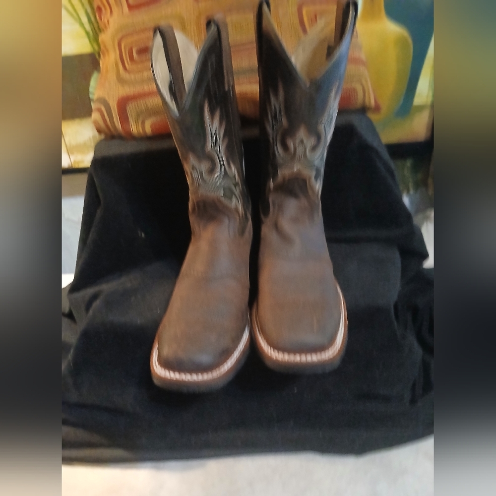 Stylish men's cowboy boots